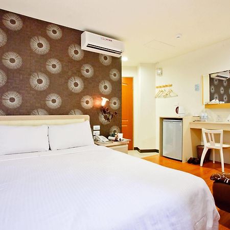 Green Park Commercial Hotel Tainan Extérieur photo