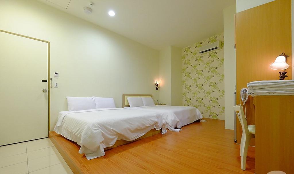 Green Park Commercial Hotel Tainan Extérieur photo