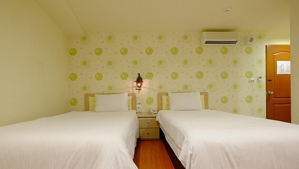 Green Park Commercial Hotel Tainan Extérieur photo