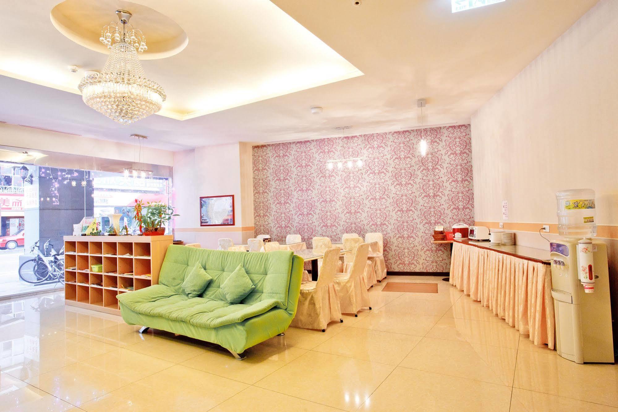 Green Park Commercial Hotel Tainan Extérieur photo