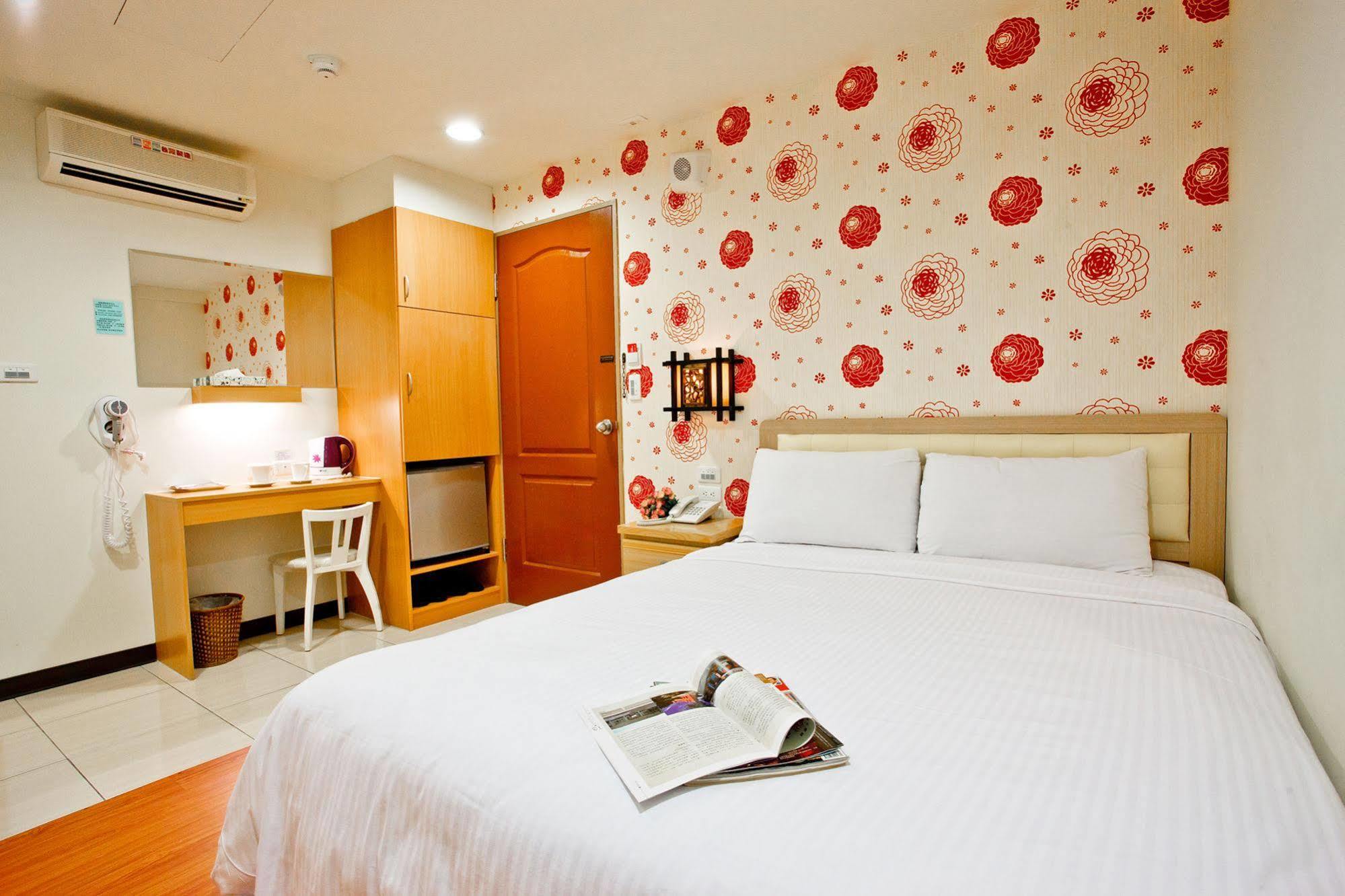 Green Park Commercial Hotel Tainan Extérieur photo