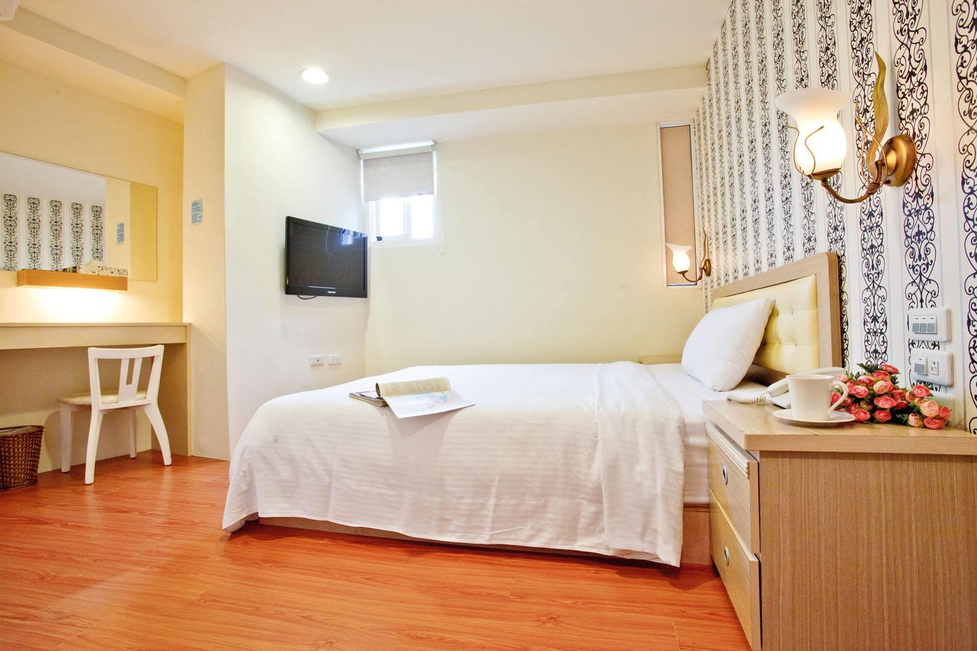 Green Park Commercial Hotel Tainan Extérieur photo